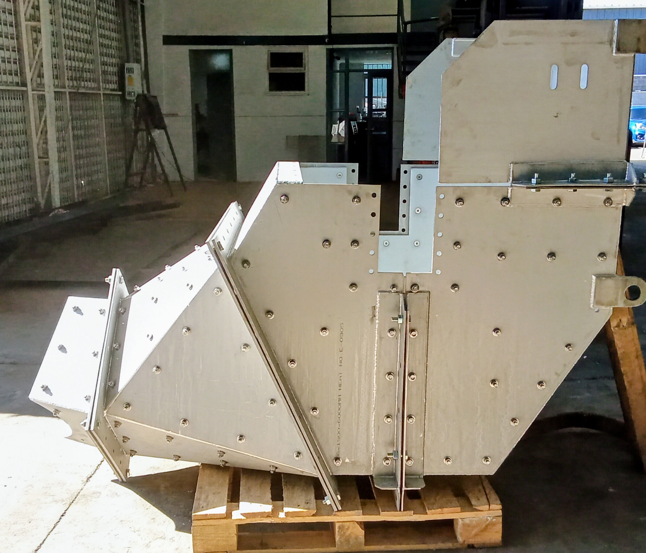 Chute metálico fabricado en Maestranza MH